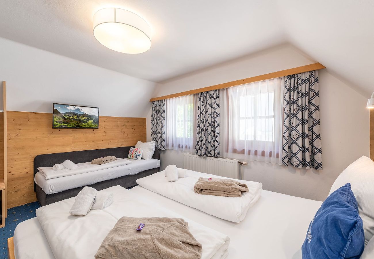 Chalet in Aich-Assach - Chalet am See