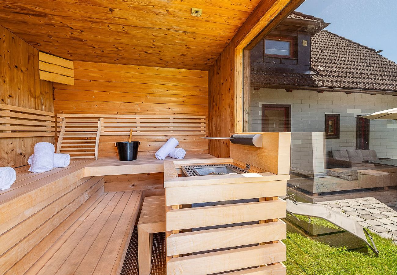 Chalet in Aich-Assach - Chalet am See