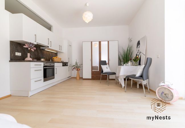 Ferienwohnung in Schwechat - Garden Stay Vienna Airport - Bellavista