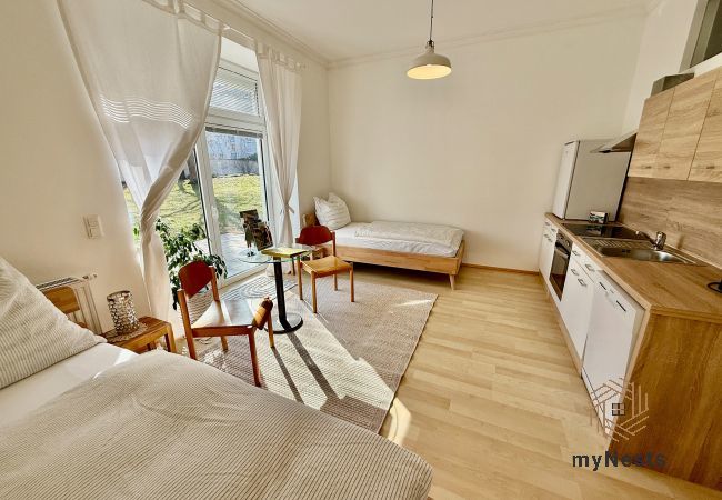 Ferienwohnung in Schwechat - Garden Stay Vienna Airport - Fiorella