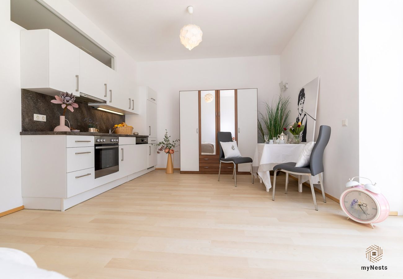 Ferienwohnung in Schwechat - Garden Stay Vienna Airport - Bellavista
