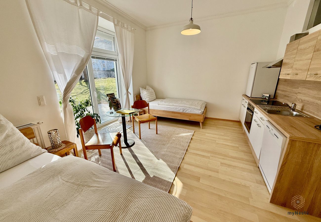 Ferienwohnung in Schwechat - Garden Stay Vienna Airport - Fiorella