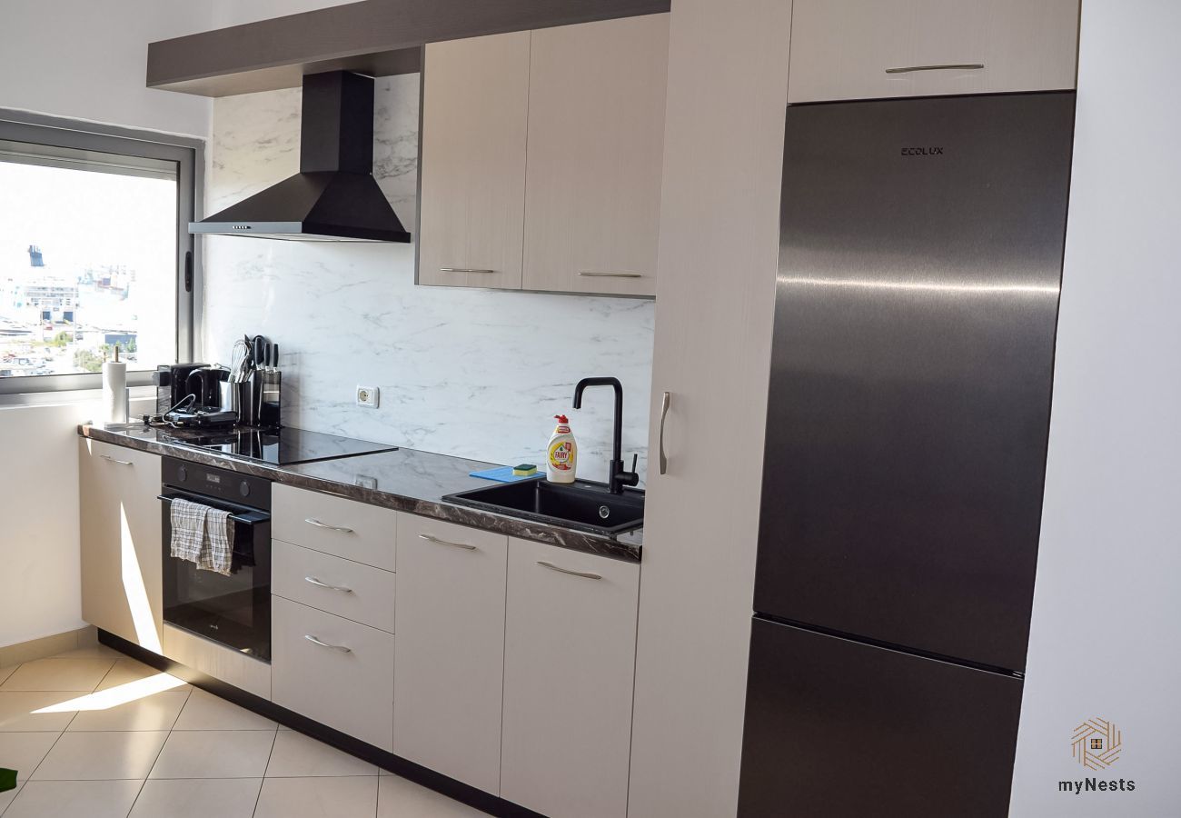 Ferienwohnung in Durres - Top Floor Durrës – Sea & Harbor View