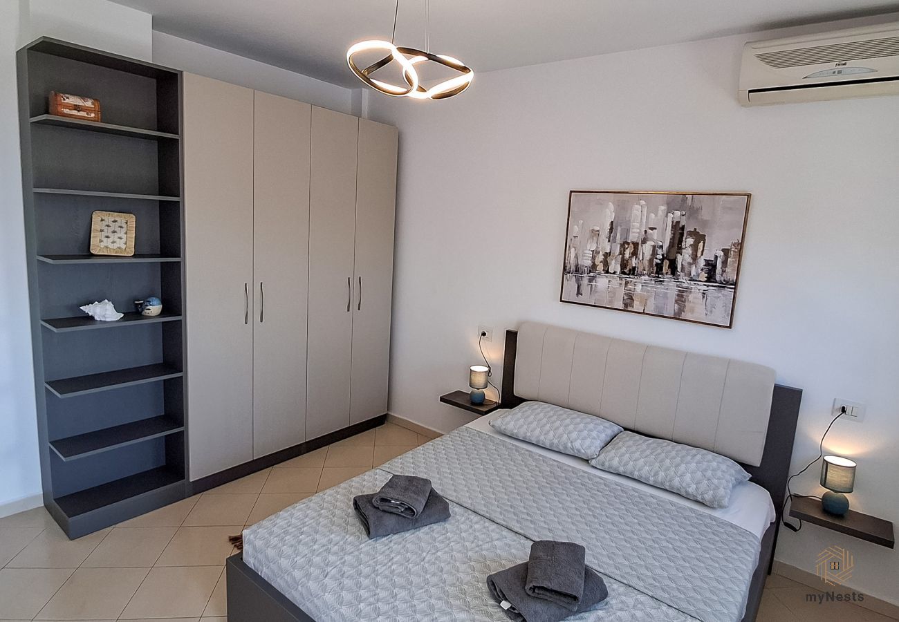 Ferienwohnung in Durres - Top Floor Durrës – Sea & Harbor View