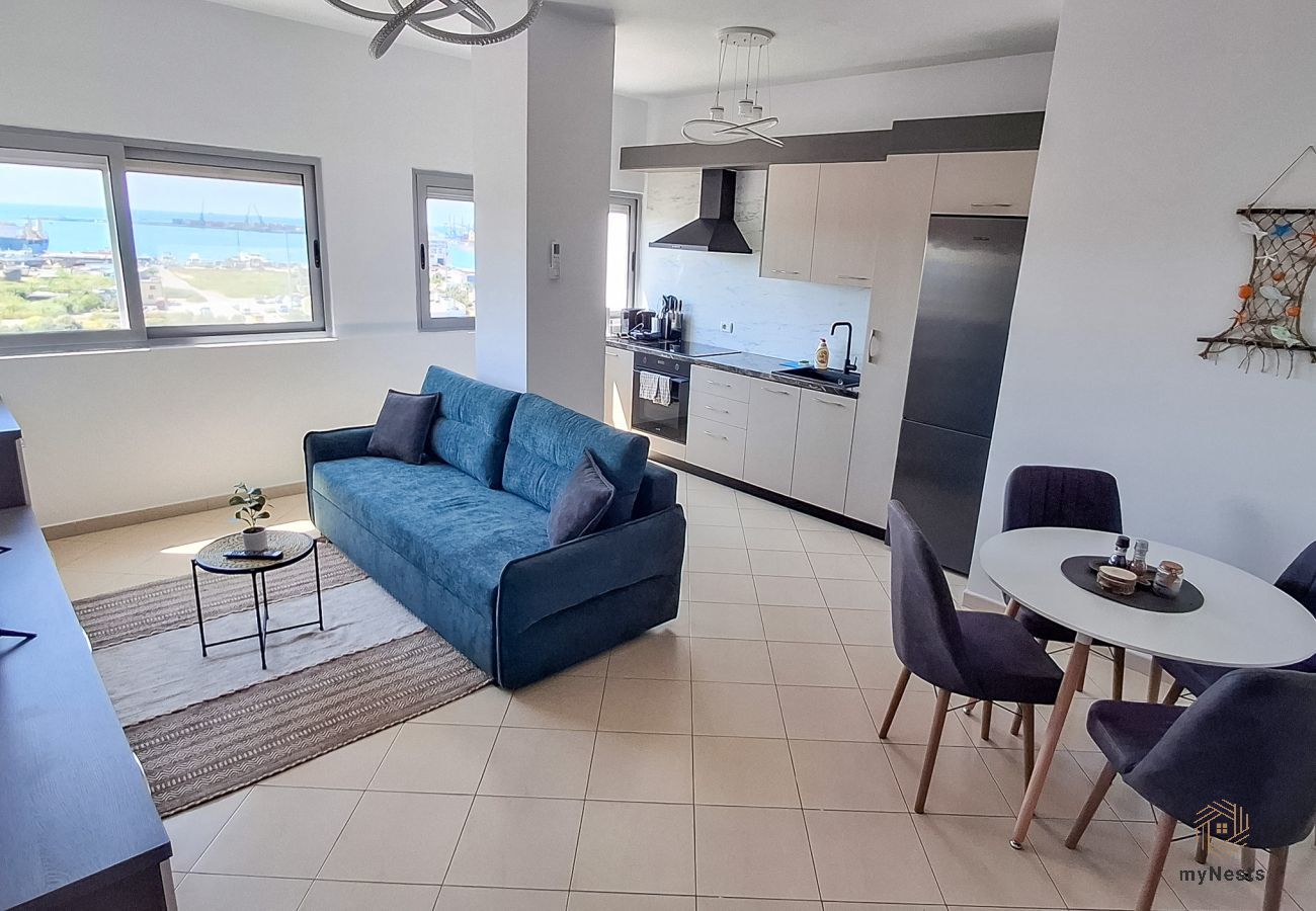 Ferienwohnung in Durres - Top Floor Durrës – Sea & Harbor View