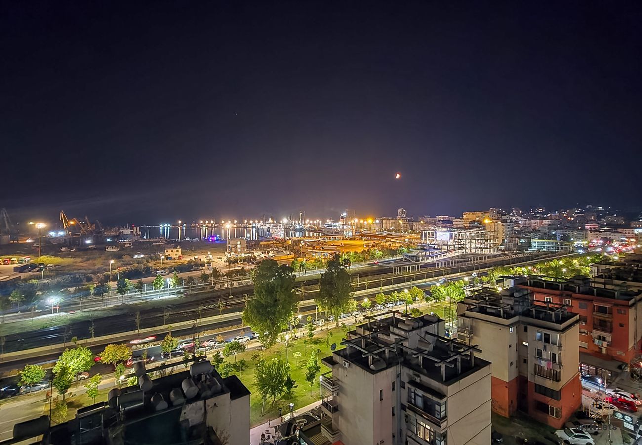 Ferienwohnung in Durres - Top Floor Durrës – Sea & Harbor View
