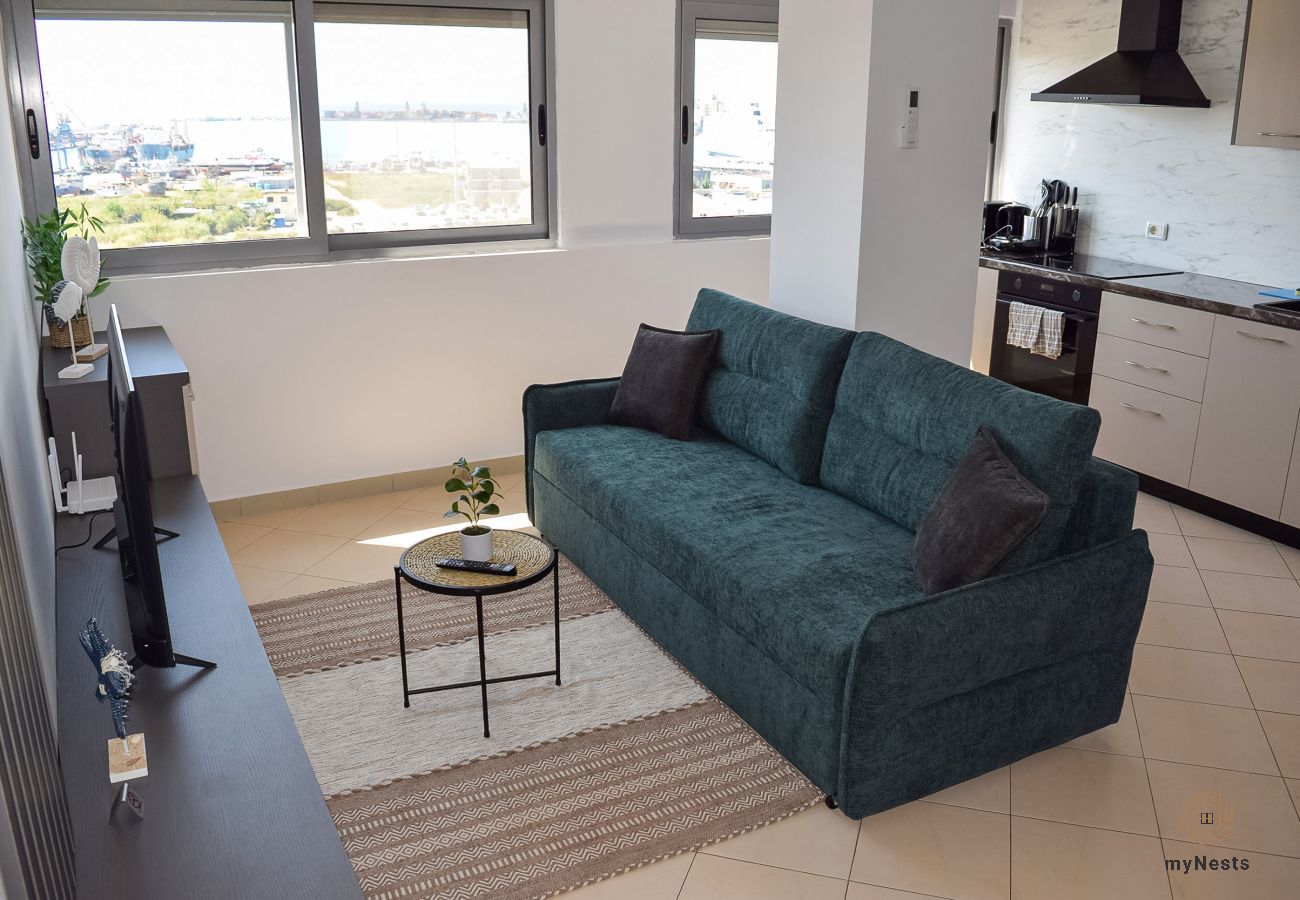 Ferienwohnung in Durres - Top Floor Durrës – Sea & Harbor View