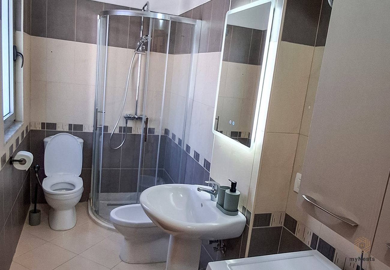 Ferienwohnung in Durres - Top Floor Durrës – Sea & Harbor View