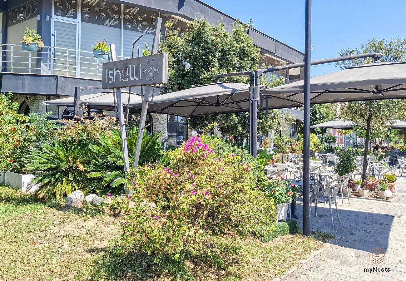 Ferienwohnung in Durres - Top Floor Durrës – Sea & Harbor View